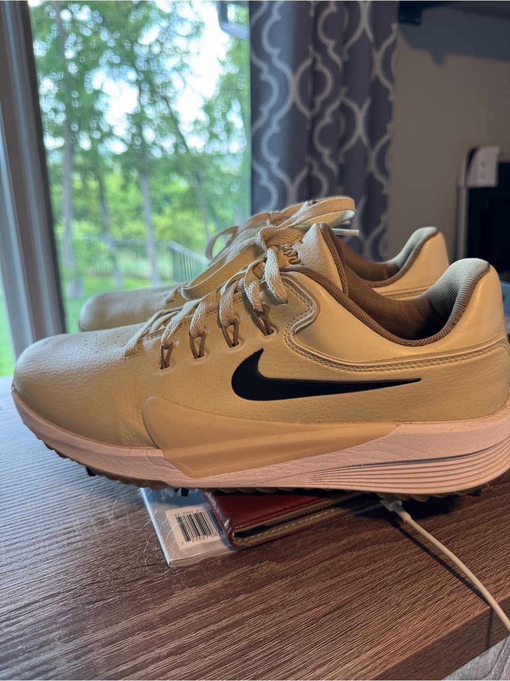 Nike Men’s Tan with Black Swoosh golf shoes Victory Pro 4 9.5